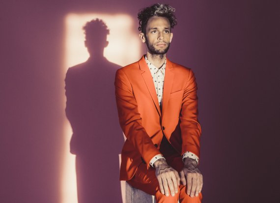 Singer-Songwriter, Wrabel